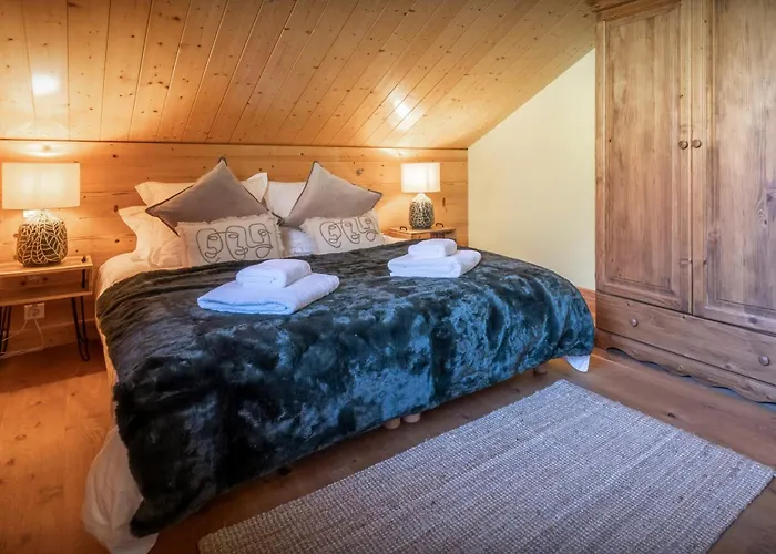 Antigone - Ovo Network Chalet